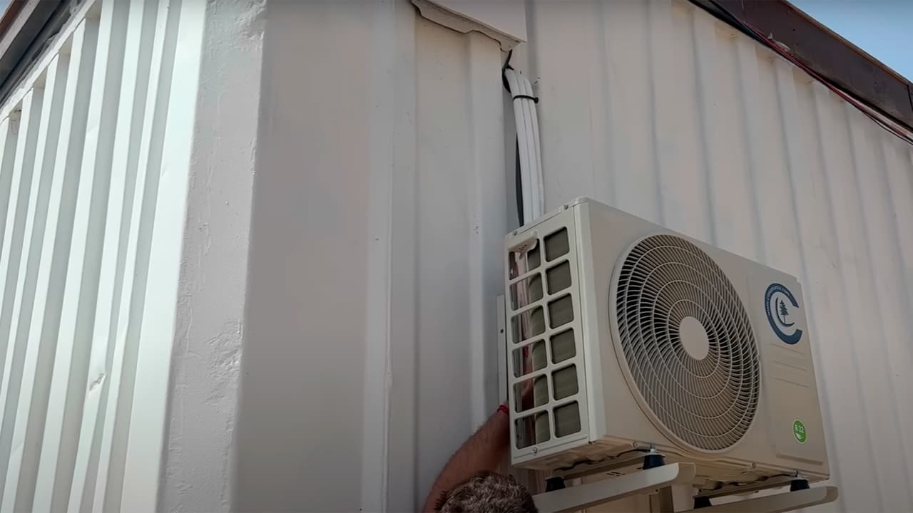 Aire acondicionado en una casa contenedor